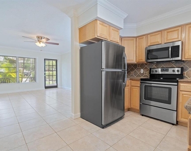 2317 Ne 33rd - Photo Thumbnail 2