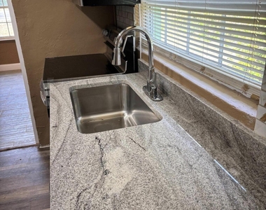2410 San Marcos Avenue - Photo Thumbnail 3