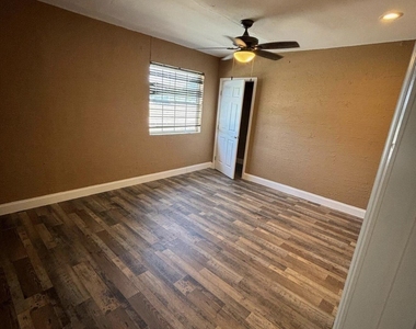 2410 San Marcos Avenue - Photo Thumbnail 5