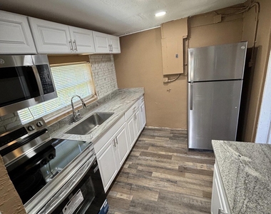 2410 San Marcos Avenue - Photo Thumbnail 2