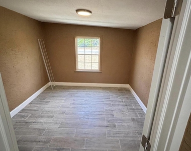 2410 San Marcos Avenue - Photo Thumbnail 4