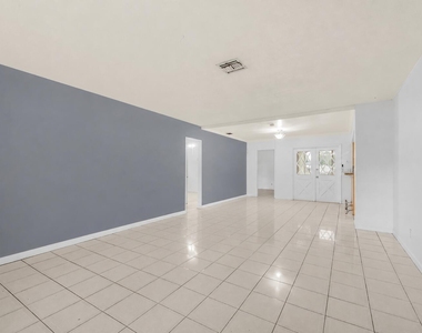 117 Sw 4th Avenue - Photo Thumbnail 2