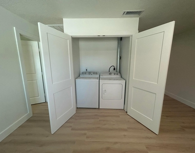 2147 Sibley Avenue - Photo Thumbnail 7