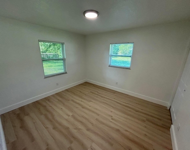 2147 Sibley Avenue - Photo Thumbnail 2