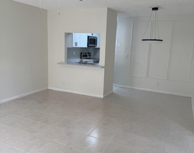 819 Twin Lakes Drive - Photo Thumbnail 5