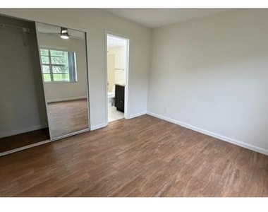 819 Twin Lakes Drive - Photo Thumbnail 9