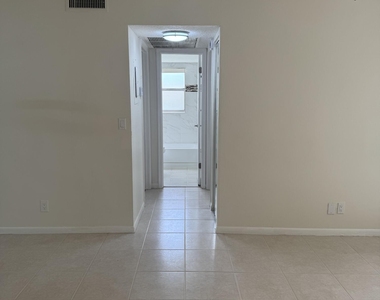 819 Twin Lakes Drive - Photo Thumbnail 6