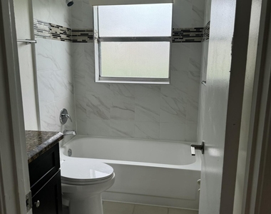 819 Twin Lakes Drive - Photo Thumbnail 16