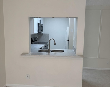 819 Twin Lakes Drive - Photo Thumbnail 3