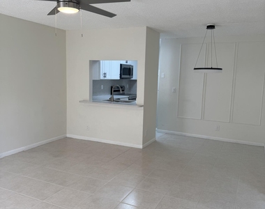 819 Twin Lakes Drive - Photo Thumbnail 2