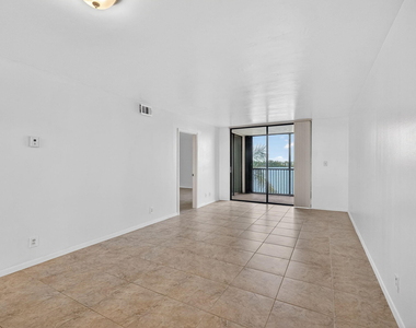117 Lake Emerald Drive - Photo Thumbnail 9