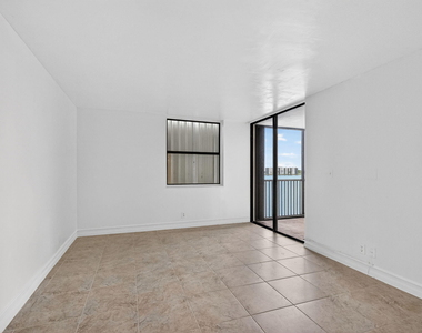 117 Lake Emerald Drive - Photo Thumbnail 13