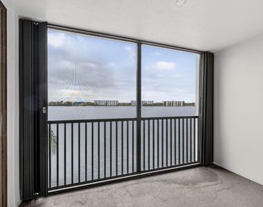 117 Lake Emerald Drive - Photo Thumbnail 20