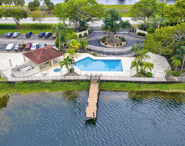 117 Lake Emerald Drive - Photo Thumbnail 8