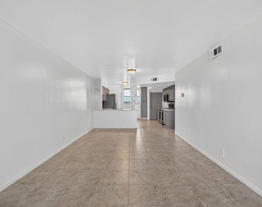117 Lake Emerald Drive - Photo Thumbnail 10