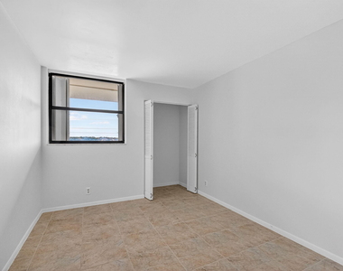117 Lake Emerald Drive - Photo Thumbnail 16