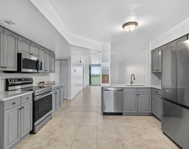 117 Lake Emerald Drive - Photo Thumbnail 25