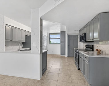 117 Lake Emerald Drive - Photo Thumbnail 27