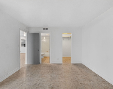 117 Lake Emerald Drive - Photo Thumbnail 12