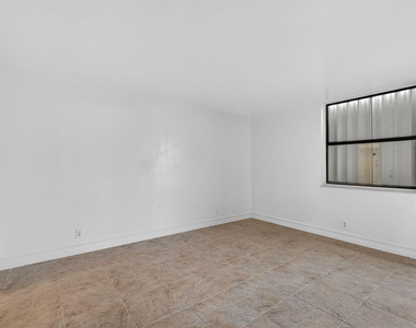 117 Lake Emerald Drive - Photo Thumbnail 11