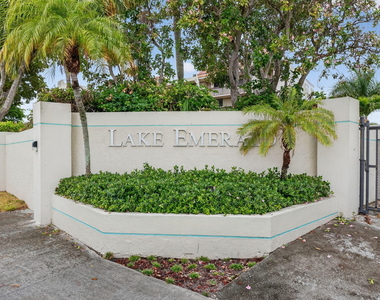 117 Lake Emerald Drive - Photo Thumbnail 2