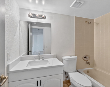 117 Lake Emerald Drive - Photo Thumbnail 18