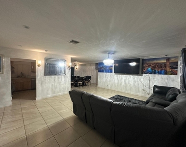 150 Se Duval Avenue - Photo Thumbnail 1