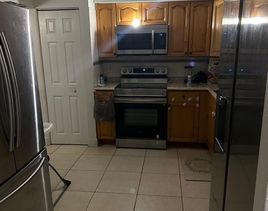 150 Se Duval Avenue - Photo Thumbnail 2