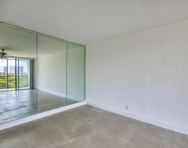 20400 W Country Club Drive - Photo Thumbnail 7