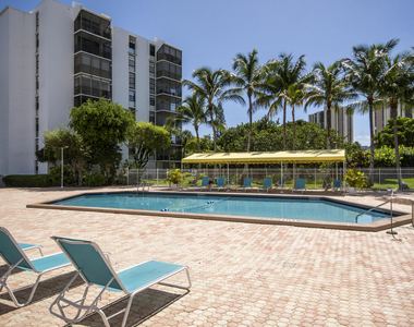 20400 W Country Club Drive - Photo Thumbnail 13