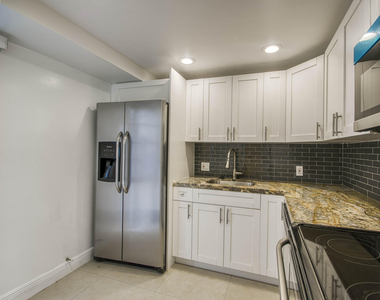20400 W Country Club Drive - Photo Thumbnail 8