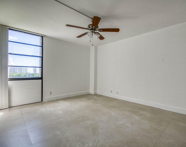 20400 W Country Club Drive - Photo Thumbnail 11