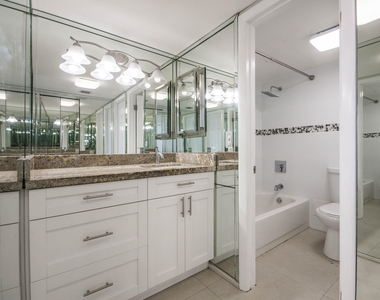 20400 W Country Club Drive - Photo Thumbnail 12