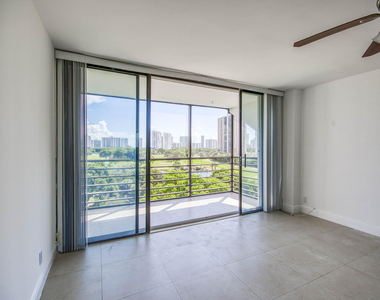20400 W Country Club Drive - Photo Thumbnail 4