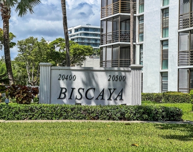 20400 W Country Club Drive - Photo Thumbnail 16