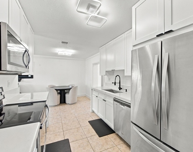 4999 Sw 6th Street - Photo Thumbnail 3