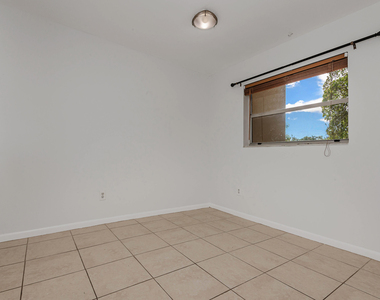4111 Stirling Road - Photo Thumbnail 12