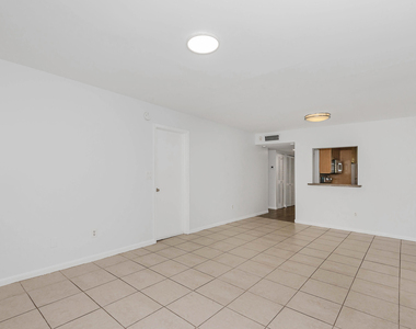 4111 Stirling Road - Photo Thumbnail 9