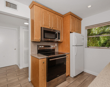 4111 Stirling Road - Photo Thumbnail 5