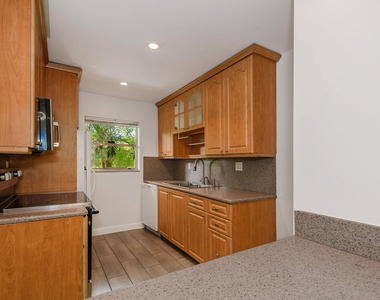 4111 Stirling Road - Photo Thumbnail 11