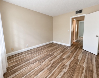 7385 W Sunrise Boulevard - Photo Thumbnail 4
