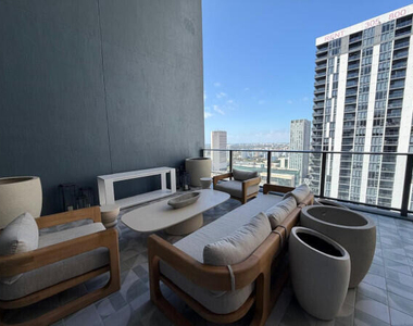 121 Ne 5th Street - Photo Thumbnail 3