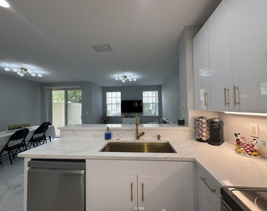 115 S Longport Circle - Photo Thumbnail 16