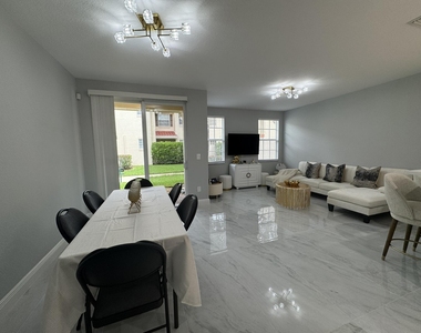 115 S Longport Circle - Photo Thumbnail 10
