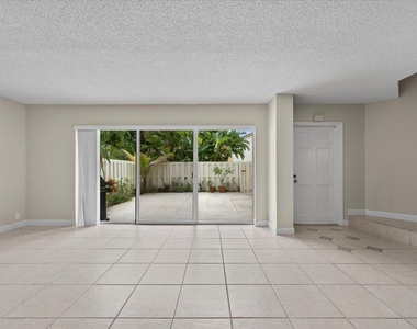 251 Seabreeze Circle - Photo Thumbnail 3