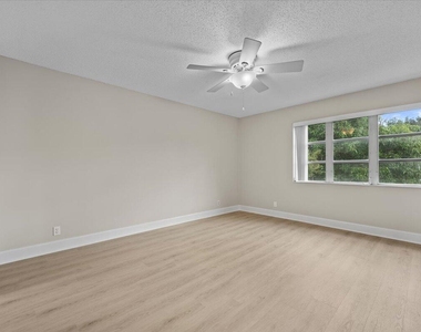 251 Seabreeze Circle - Photo Thumbnail 17