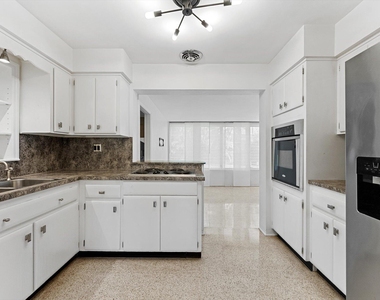 1341 Se 4th Court - Photo Thumbnail 7