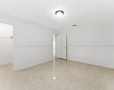 1341 Se 4th Court - Photo Thumbnail 18