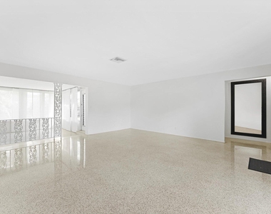 1341 Se 4th Court - Photo Thumbnail 4