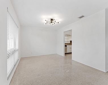 1341 Se 4th Court - Photo Thumbnail 5